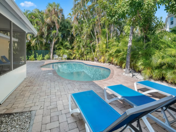Beachside Retreat 4-Bedroom Home Rental - Your Perfect Island Getaway